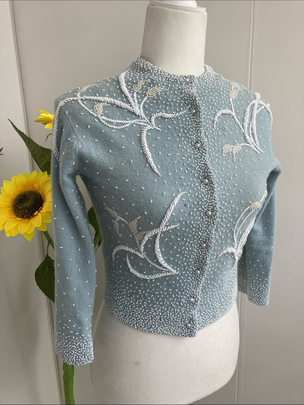 Vintage 40s 50s Sky Blue & White Embellished Pearl Button Up Cropped Cardigan